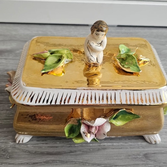 Vintage Gorgeous Hard To Find Gold and Floral Trinket Box Made In Italy - Picture 2 of 14